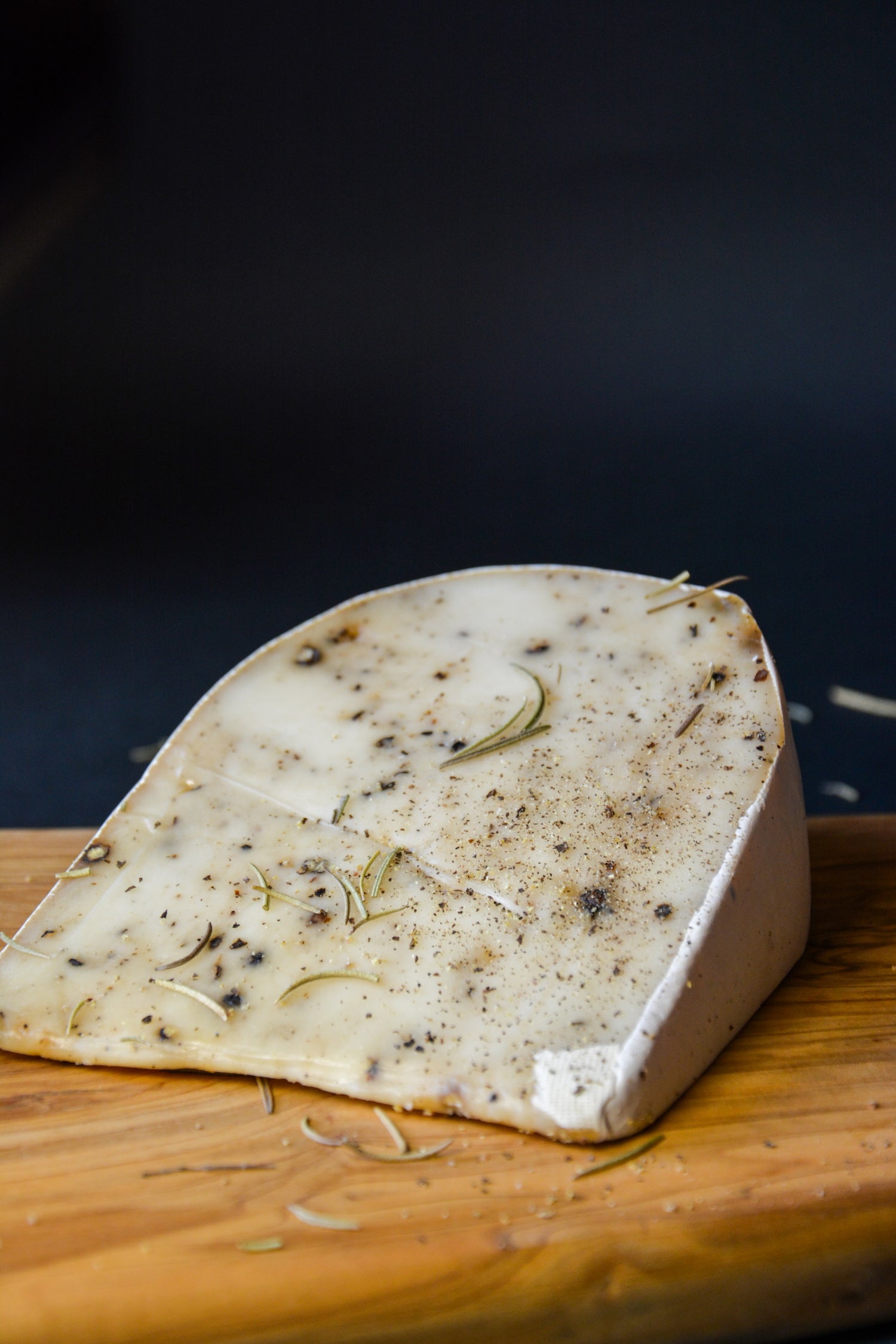 GOUDA PEYNİRİ KARABİBERLİ ( KEÇİ SÜTÜNDEN )