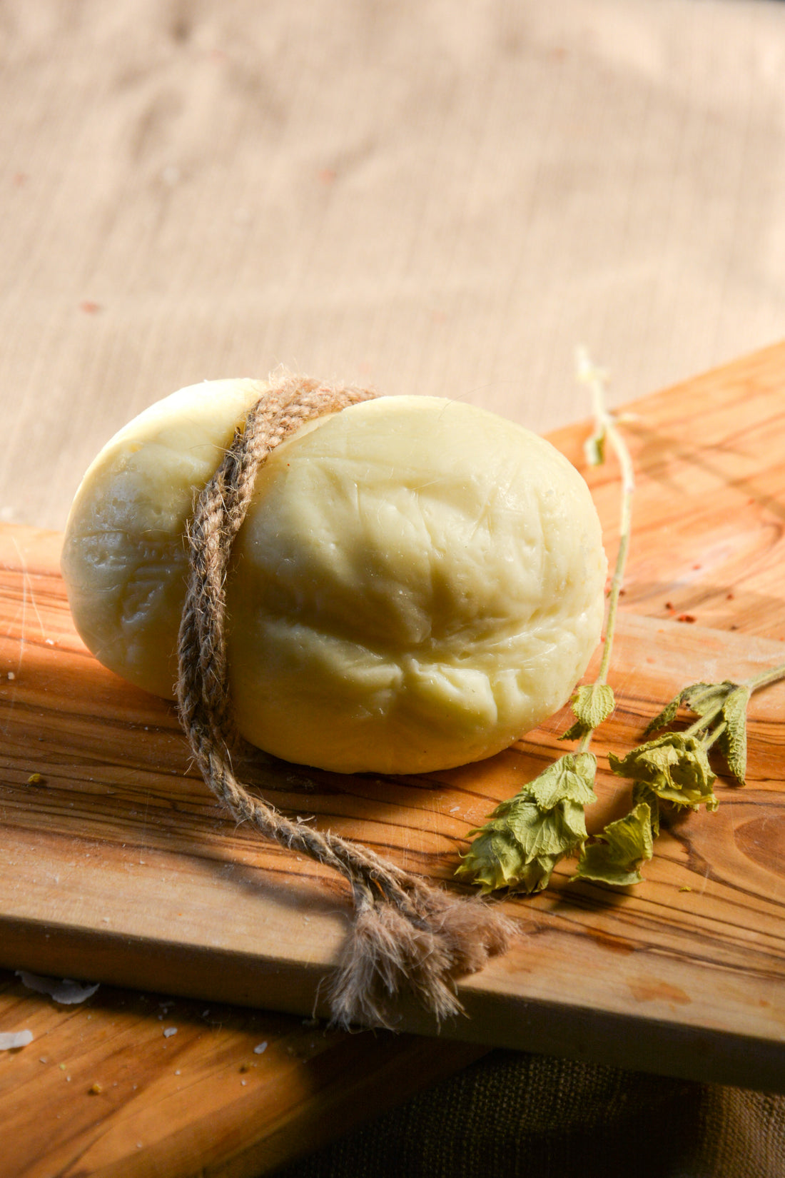 SCAMORZA PEYNİRİ ( MANDA SÜTÜNDEN )